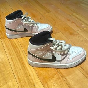 Nike Air Jordan 1 mid women’s 7.5 EUC Pink White Black